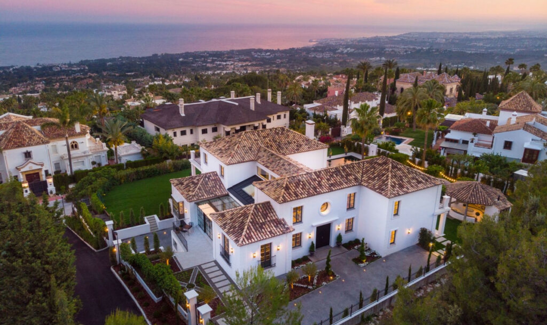 Resale - House -
Sierra Blanca