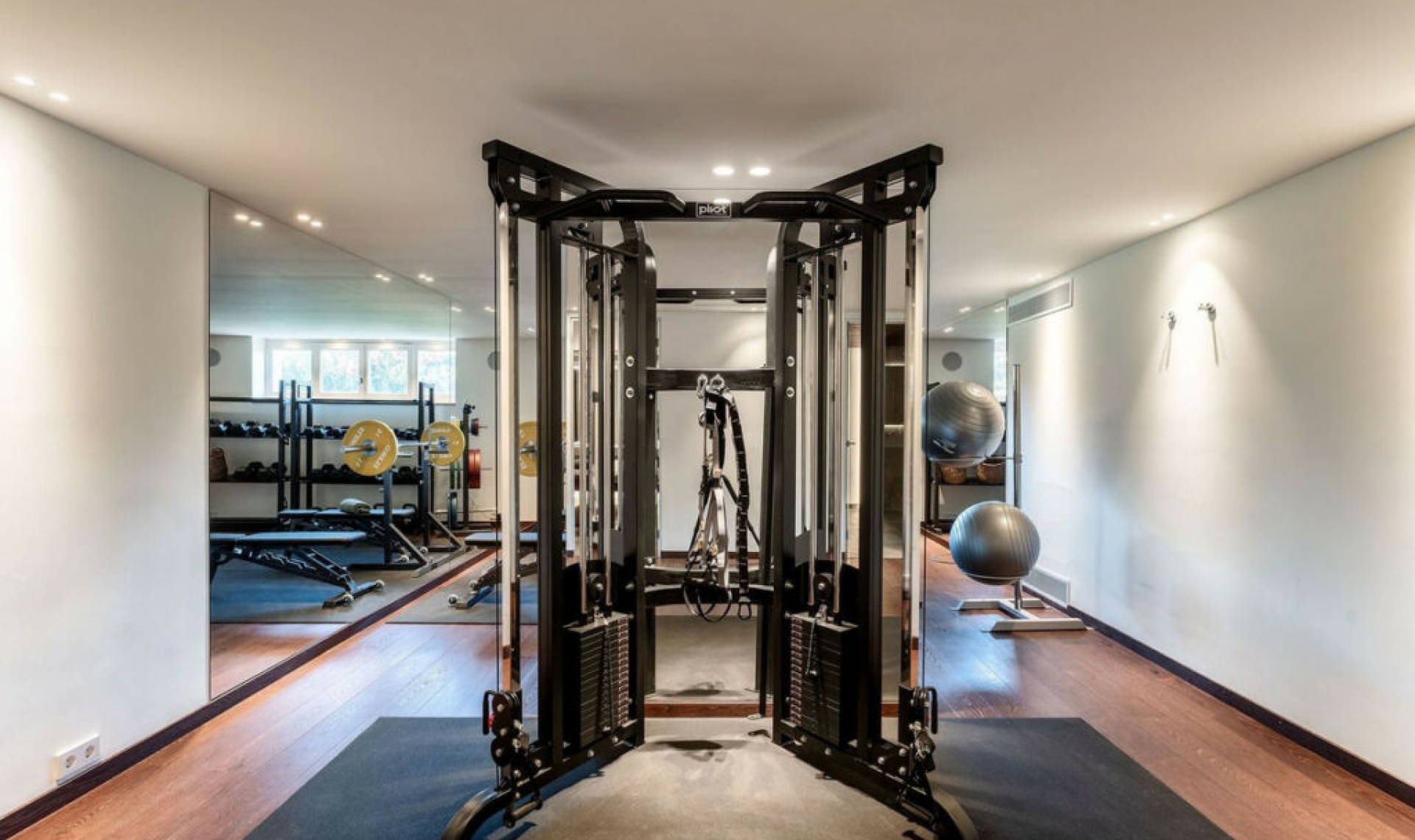 Resale - House -
Sierra Blanca