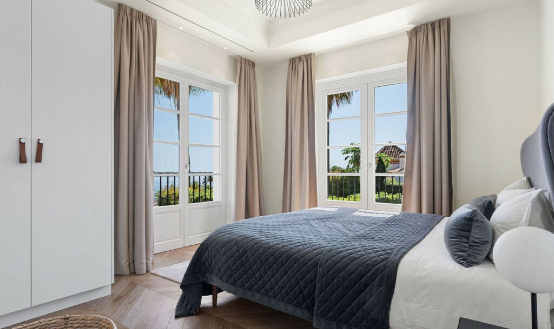 Resale - House -
Sierra Blanca