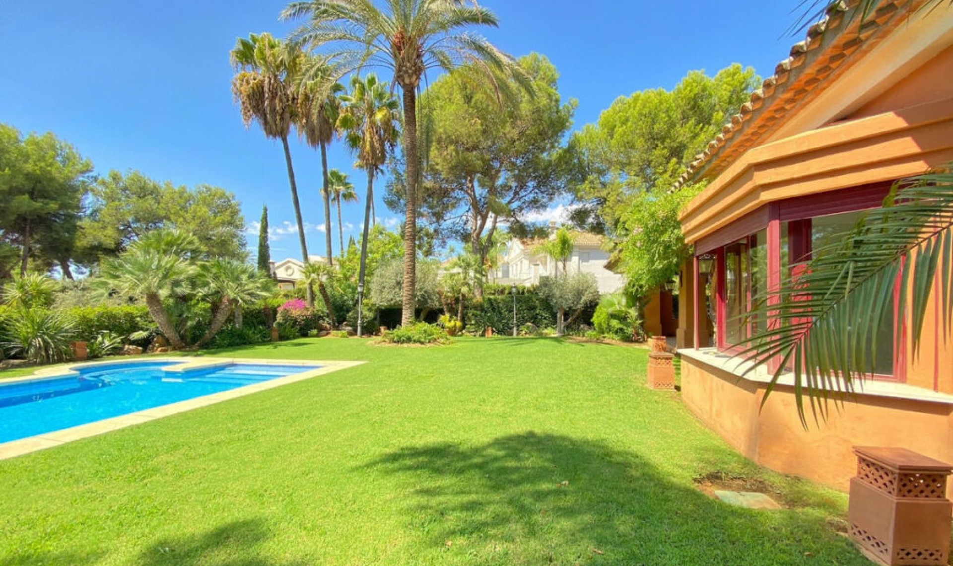 Resale - House -
Sierra Blanca