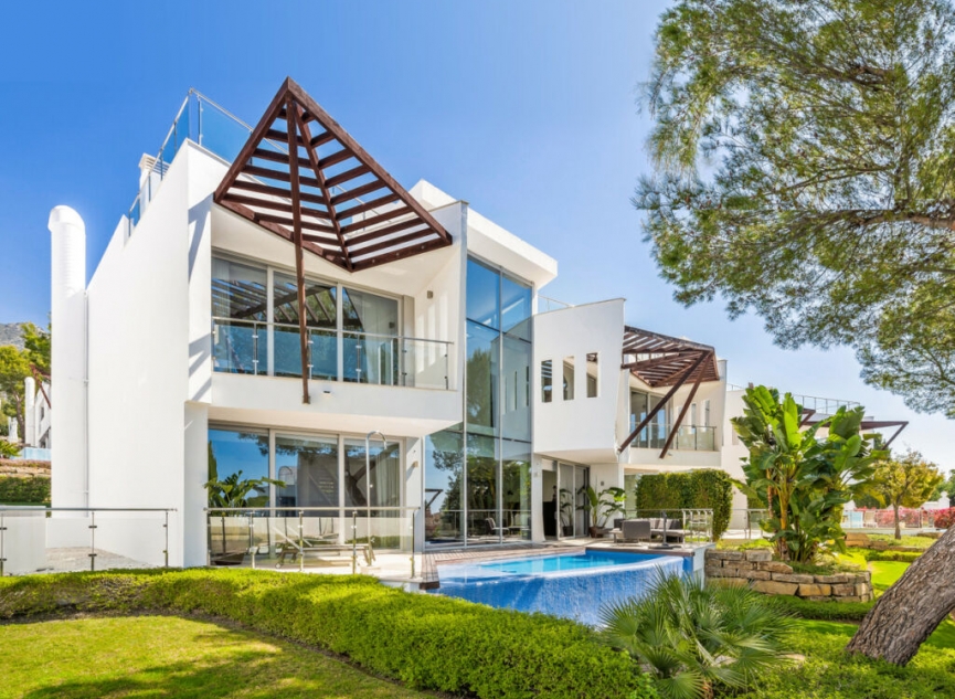 Resale - House -
Sierra Blanca