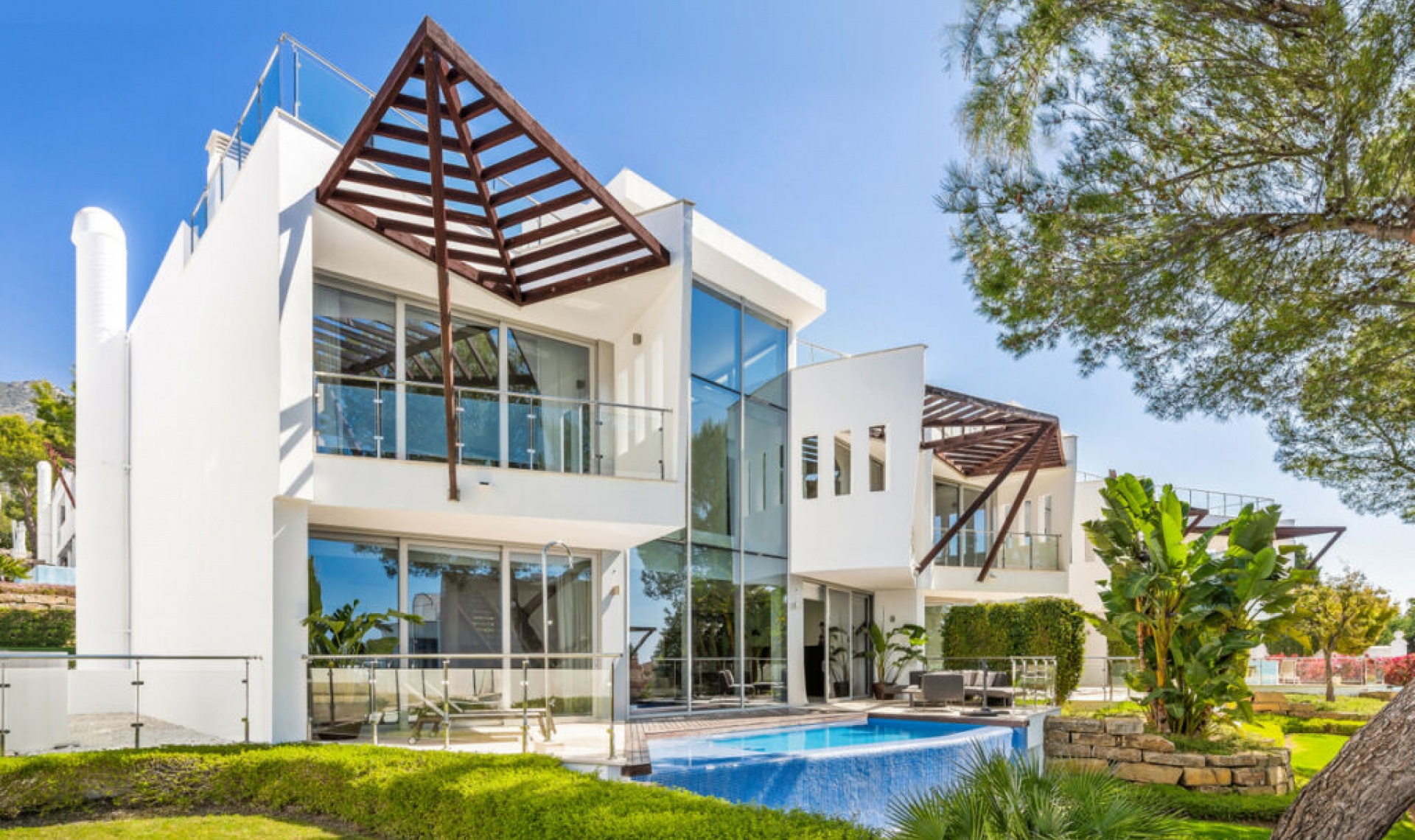 Resale - House -
Sierra Blanca