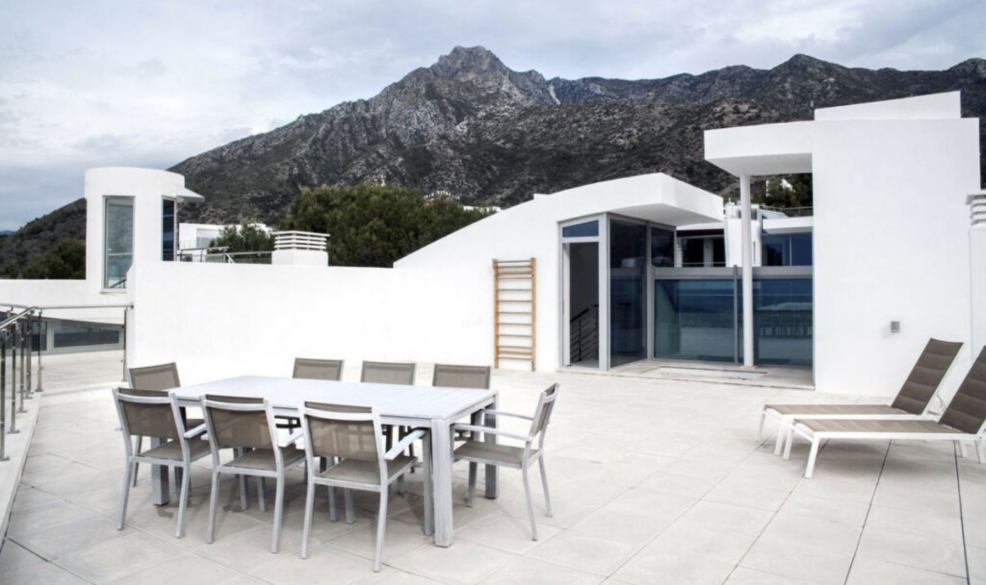 Resale - House -
Sierra Blanca