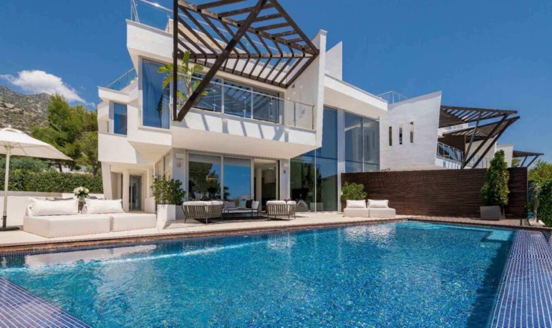 Resale - House -
Sierra Blanca