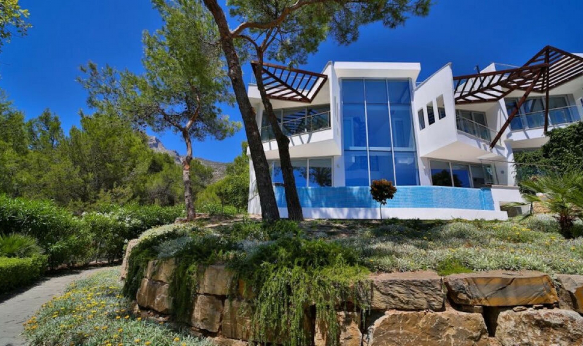 Resale - House -
Sierra Blanca