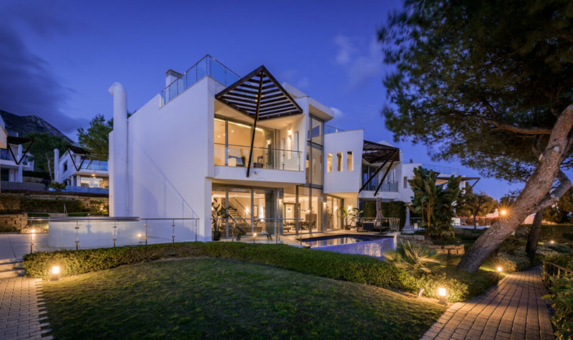 Resale - House -
Sierra Blanca