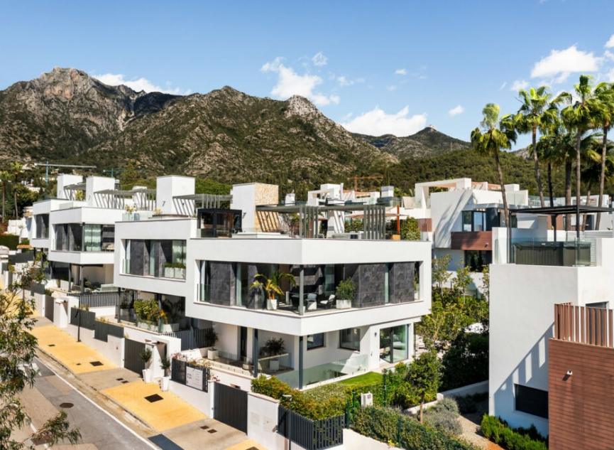 Resale - House -
Sierra Blanca