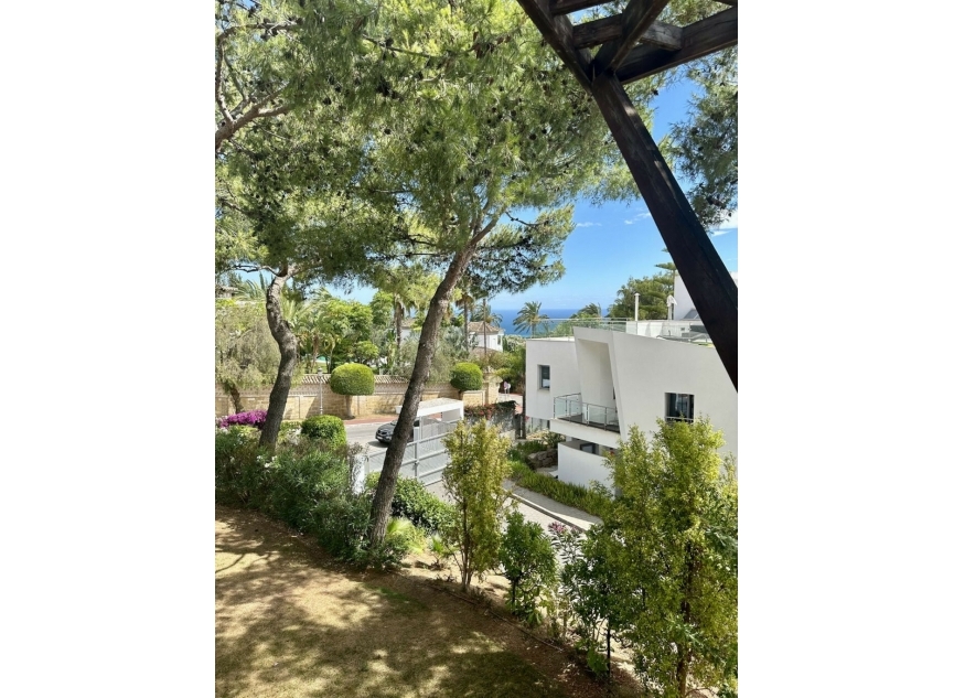 Resale - House -
Sierra Blanca