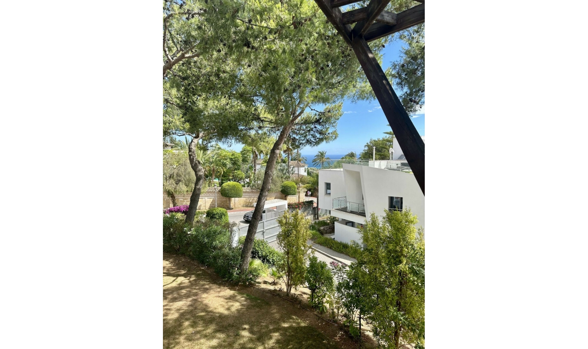 Resale - House -
Sierra Blanca