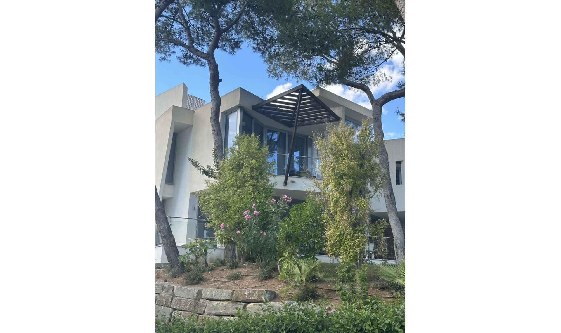 Resale - House -
Sierra Blanca