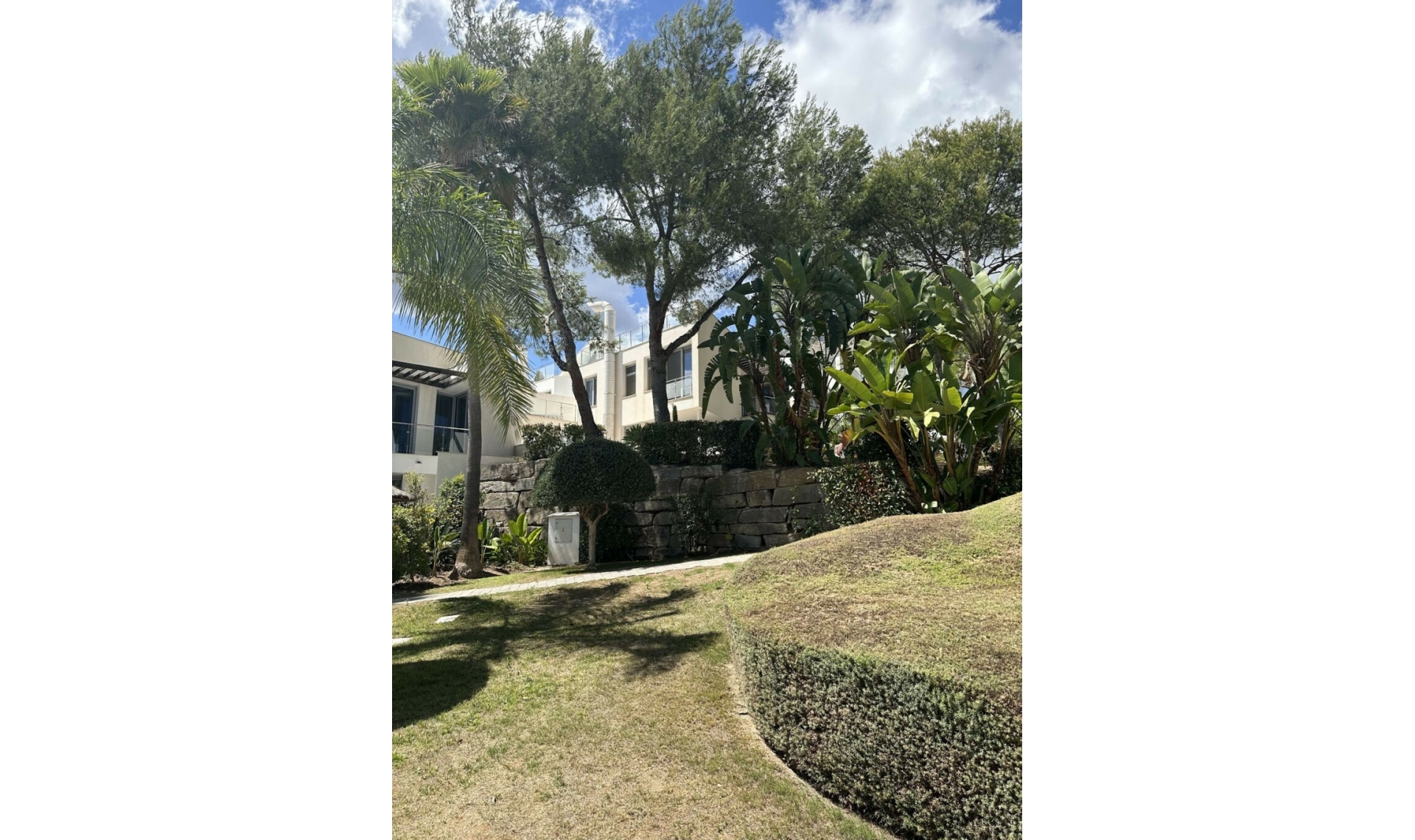 Resale - House -
Sierra Blanca