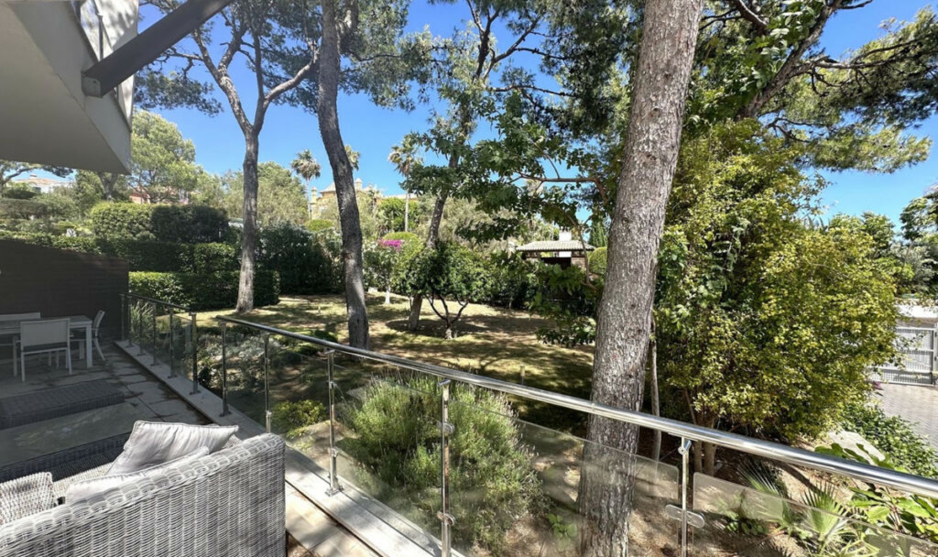Resale - House -
Sierra Blanca