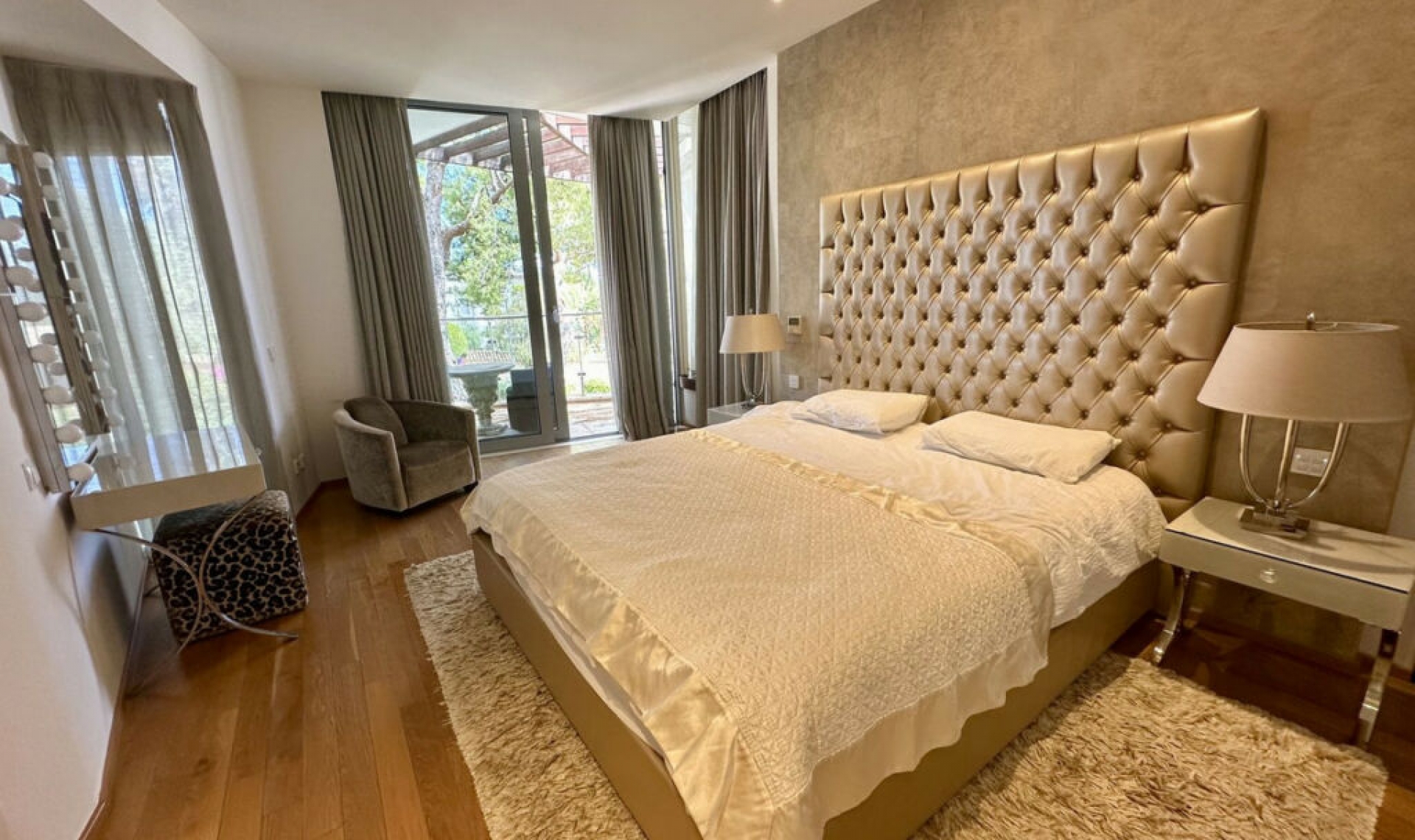 Resale - House -
Sierra Blanca