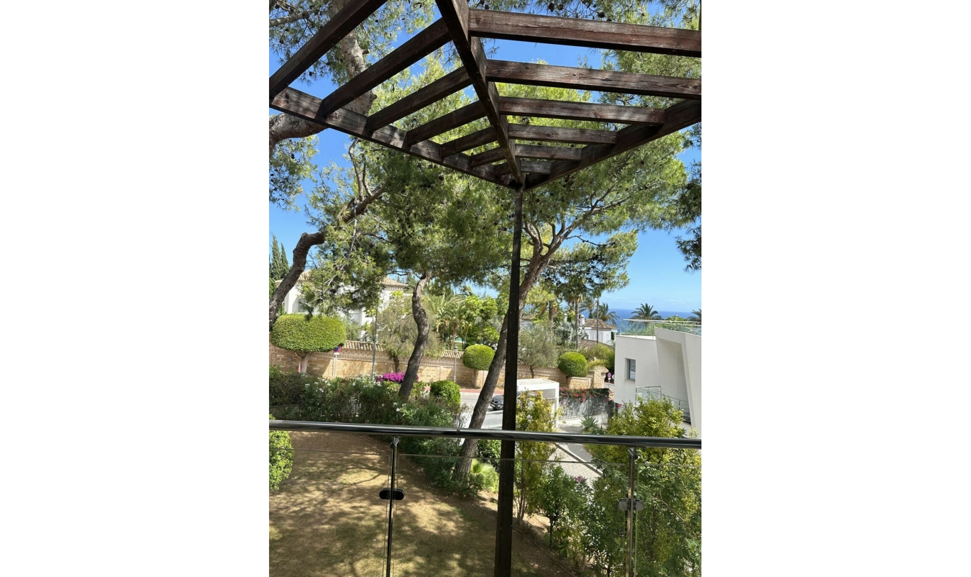 Resale - House -
Sierra Blanca