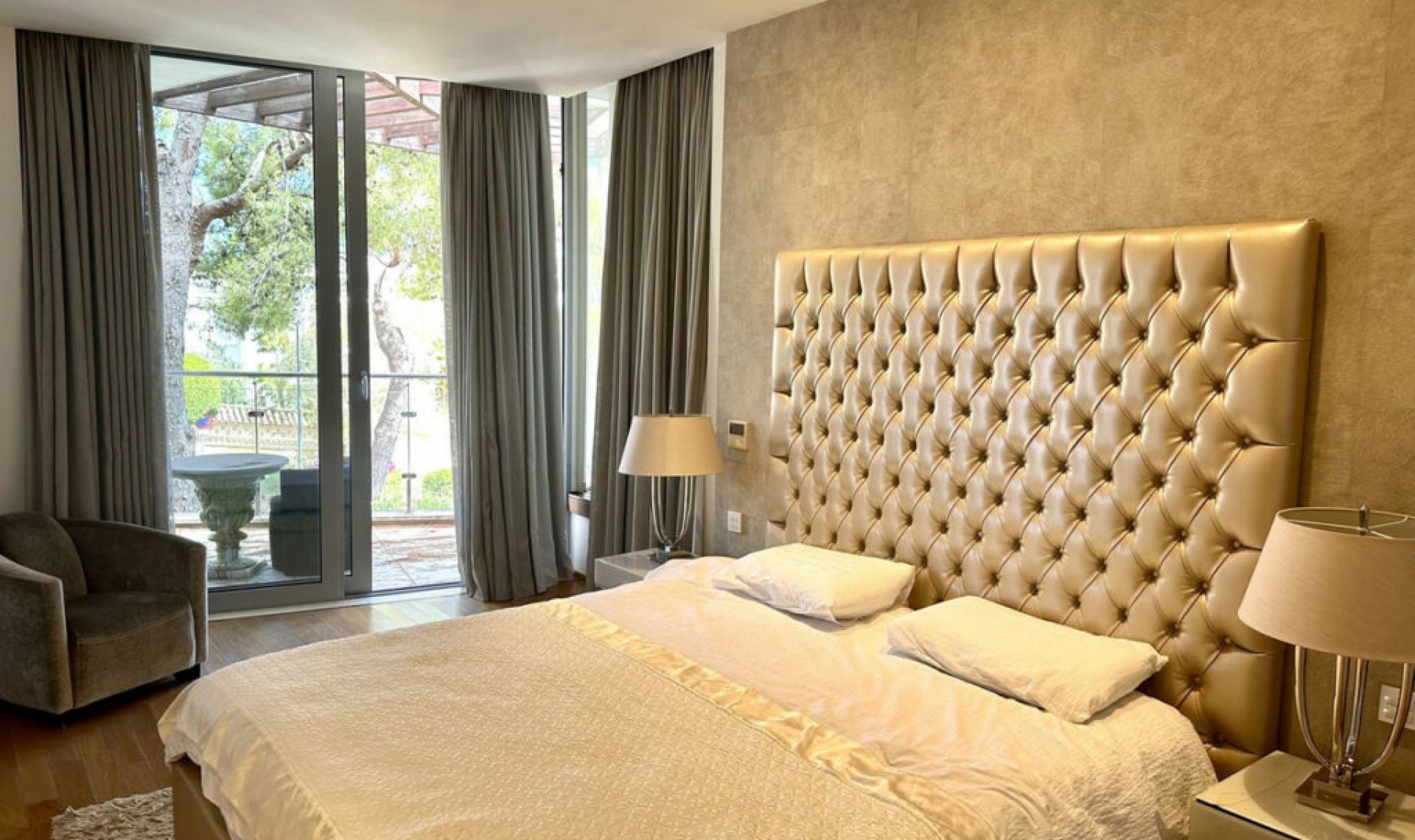 Resale - House -
Sierra Blanca