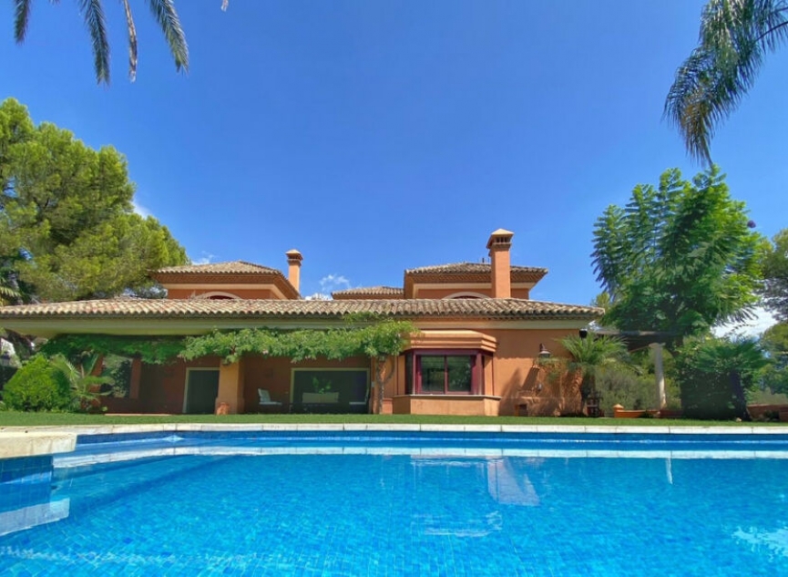 Resale - House -
Sierra Blanca