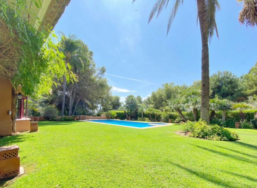 Resale - House -
Sierra Blanca