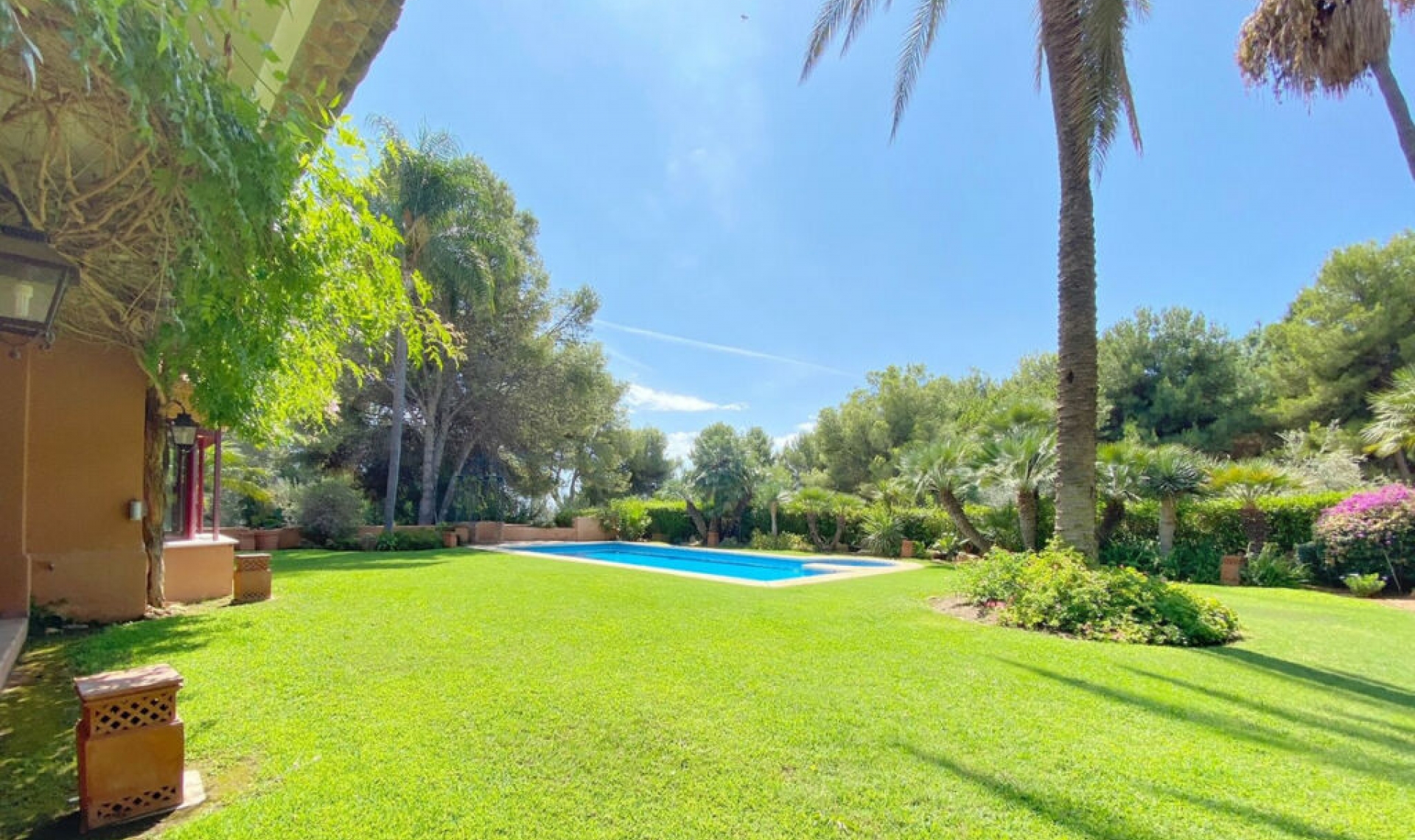 Resale - House -
Sierra Blanca