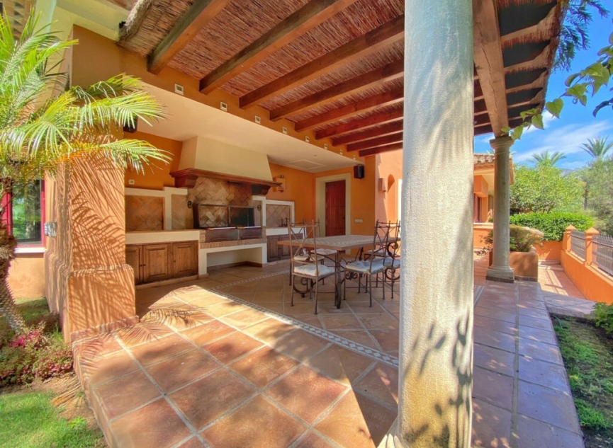 Resale - House -
Sierra Blanca