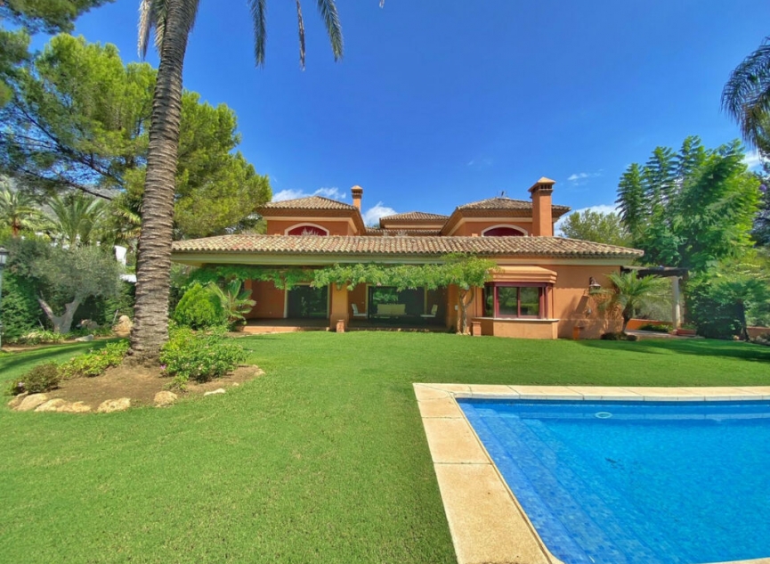 Resale - House -
Sierra Blanca