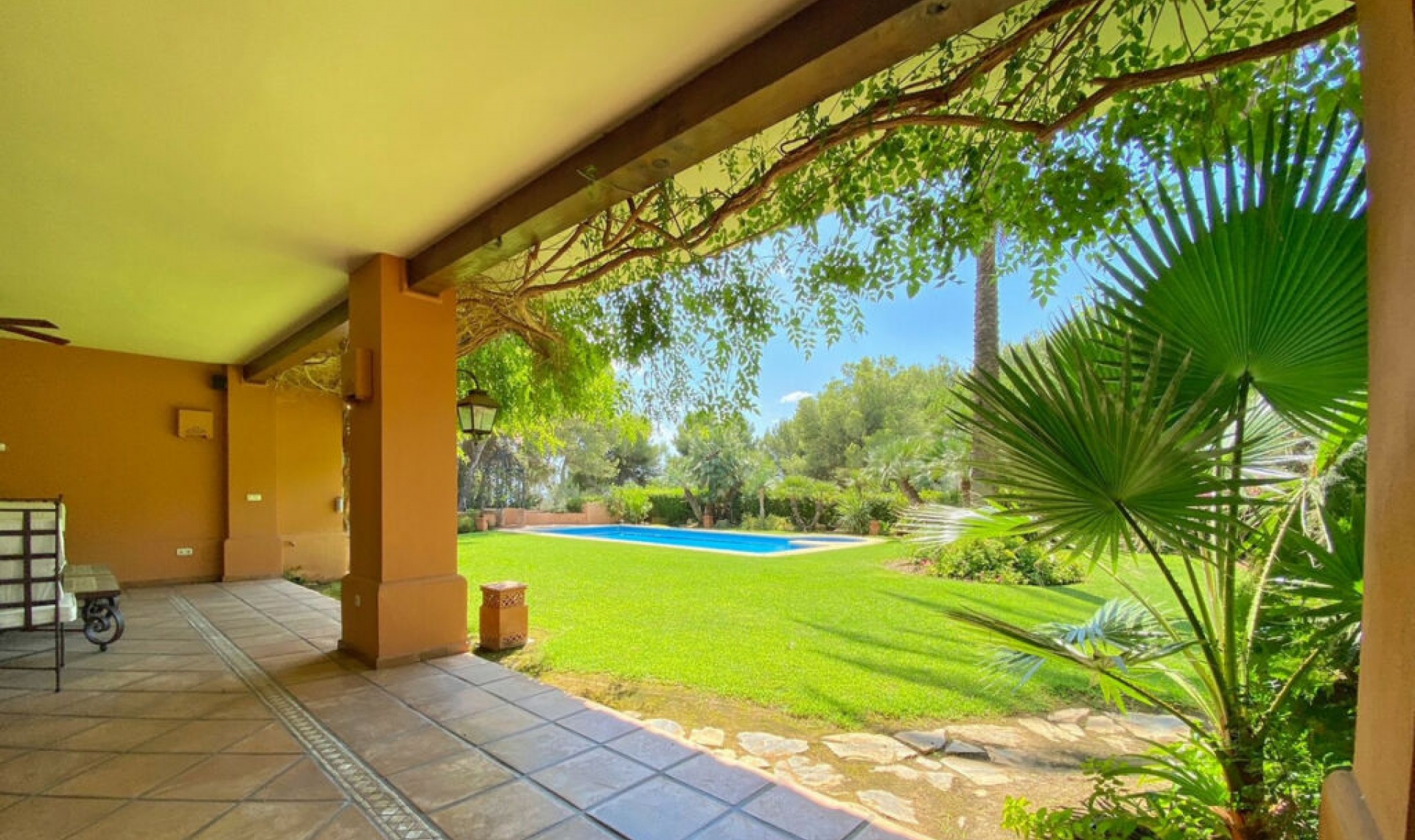 Resale - House -
Sierra Blanca