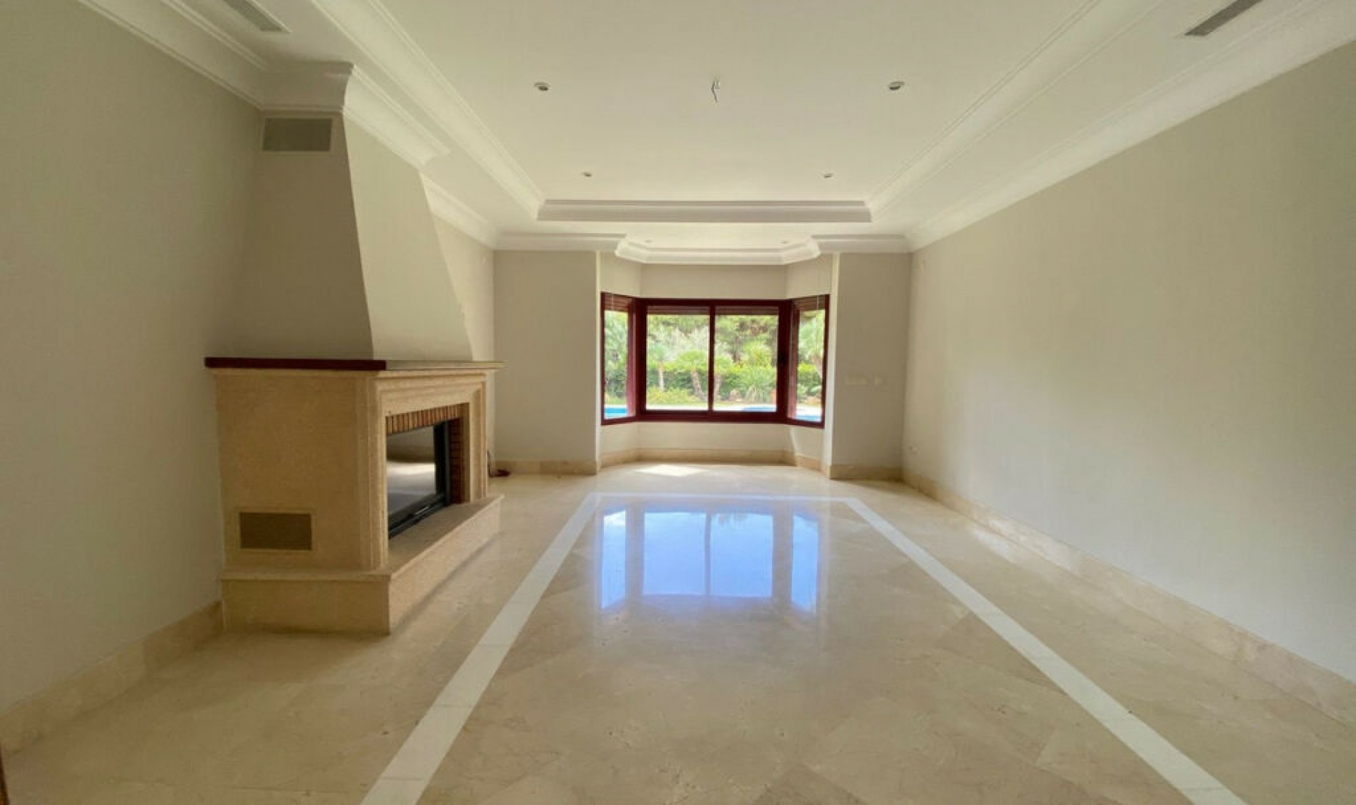 Resale - House -
Sierra Blanca