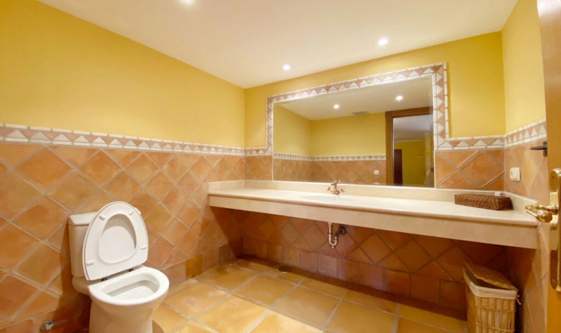 Resale - House -
Sierra Blanca