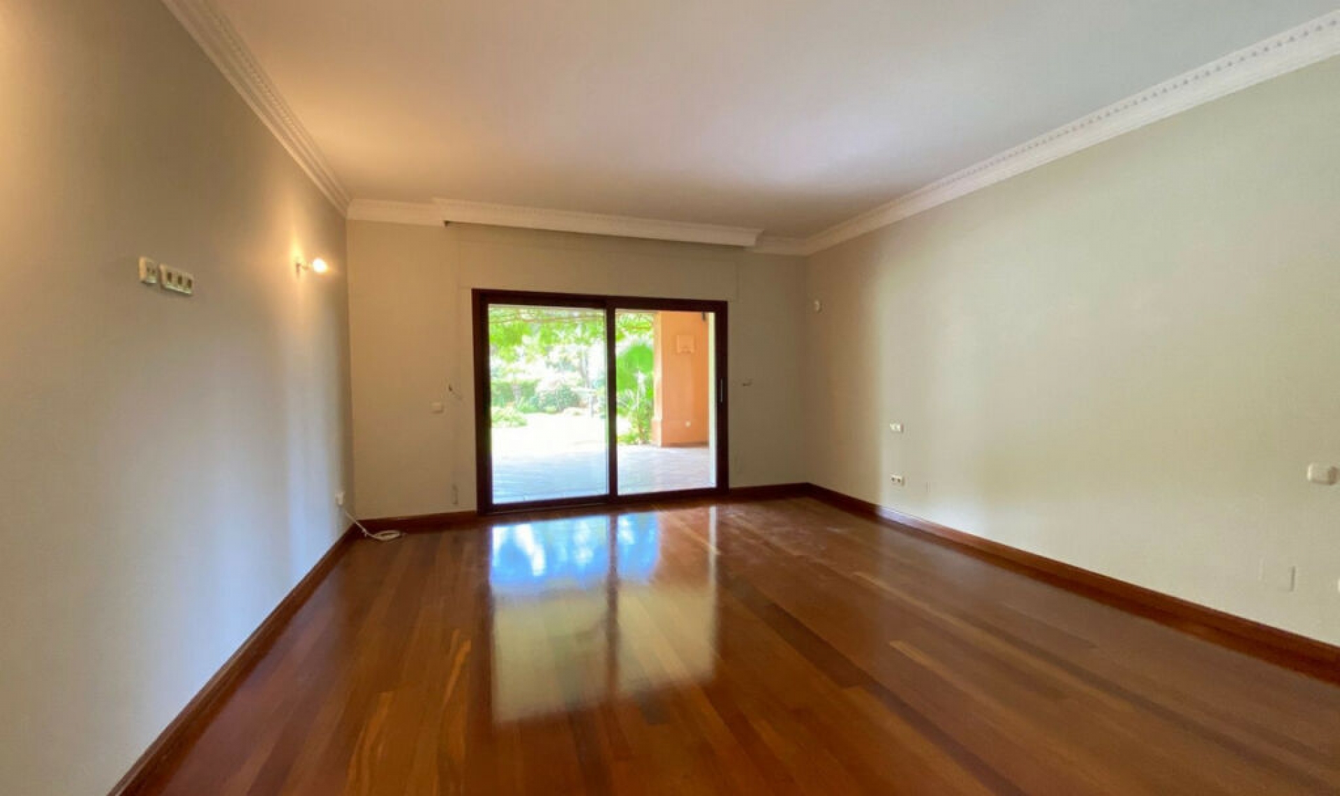 Resale - House -
Sierra Blanca