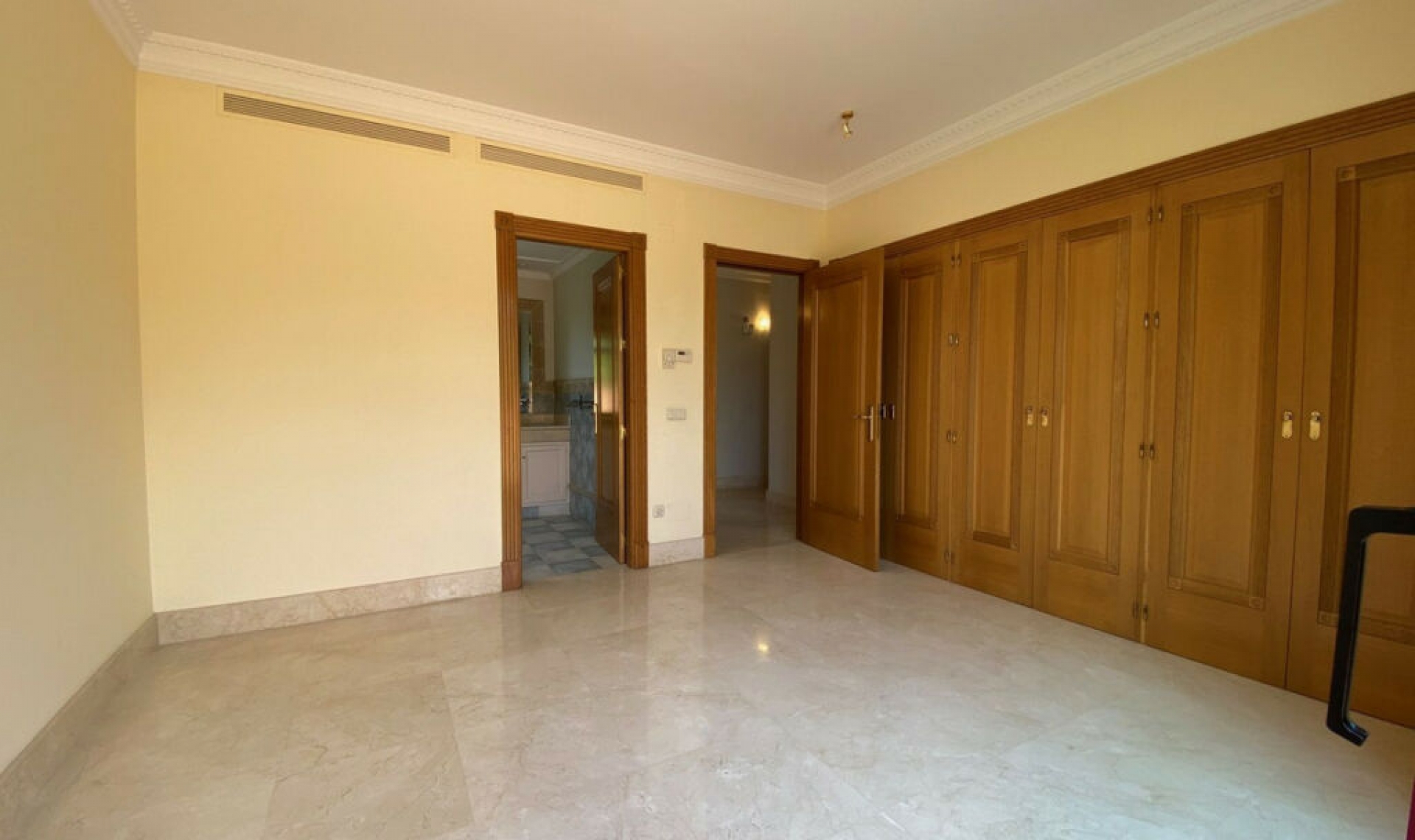 Resale - House -
Sierra Blanca