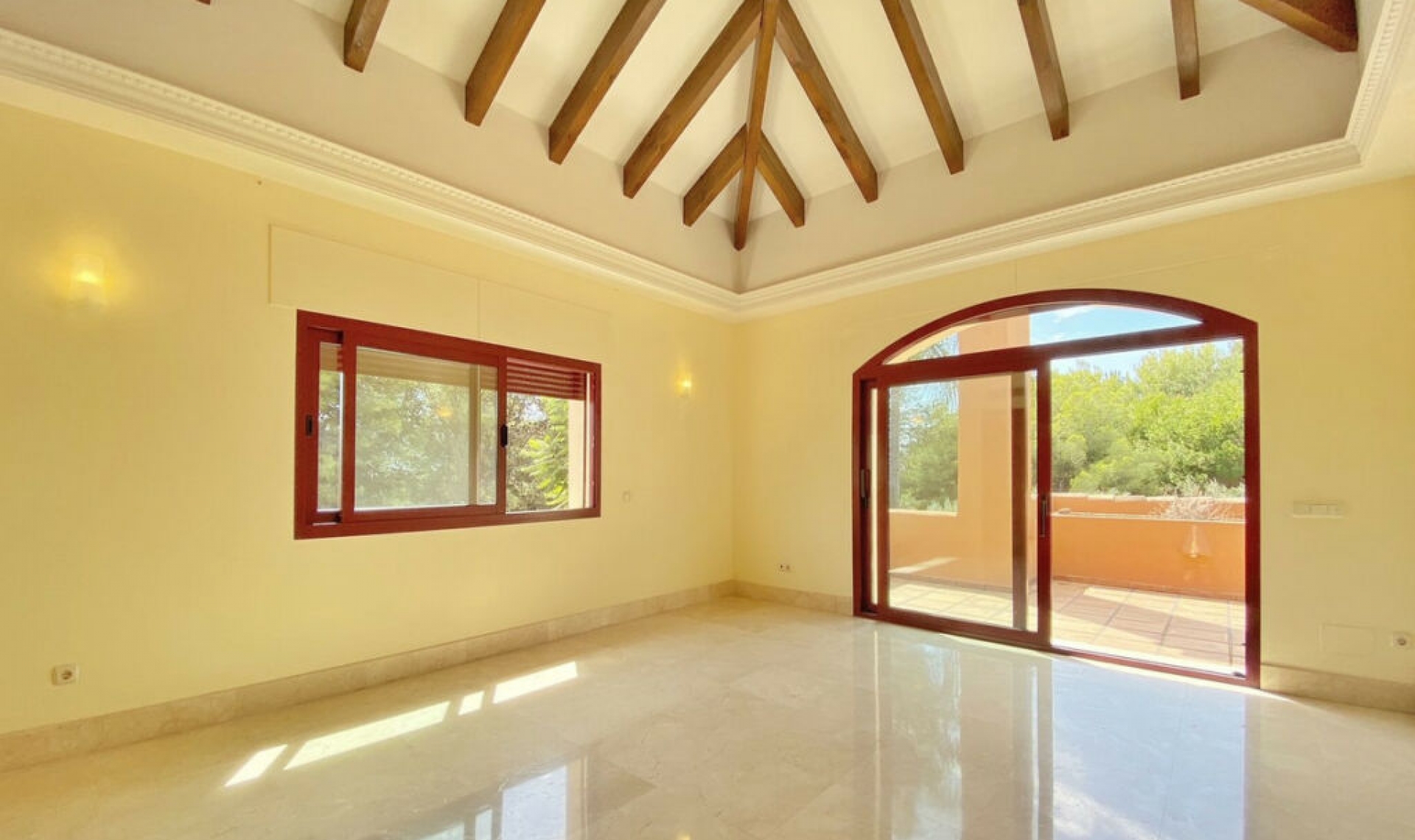 Resale - House -
Sierra Blanca