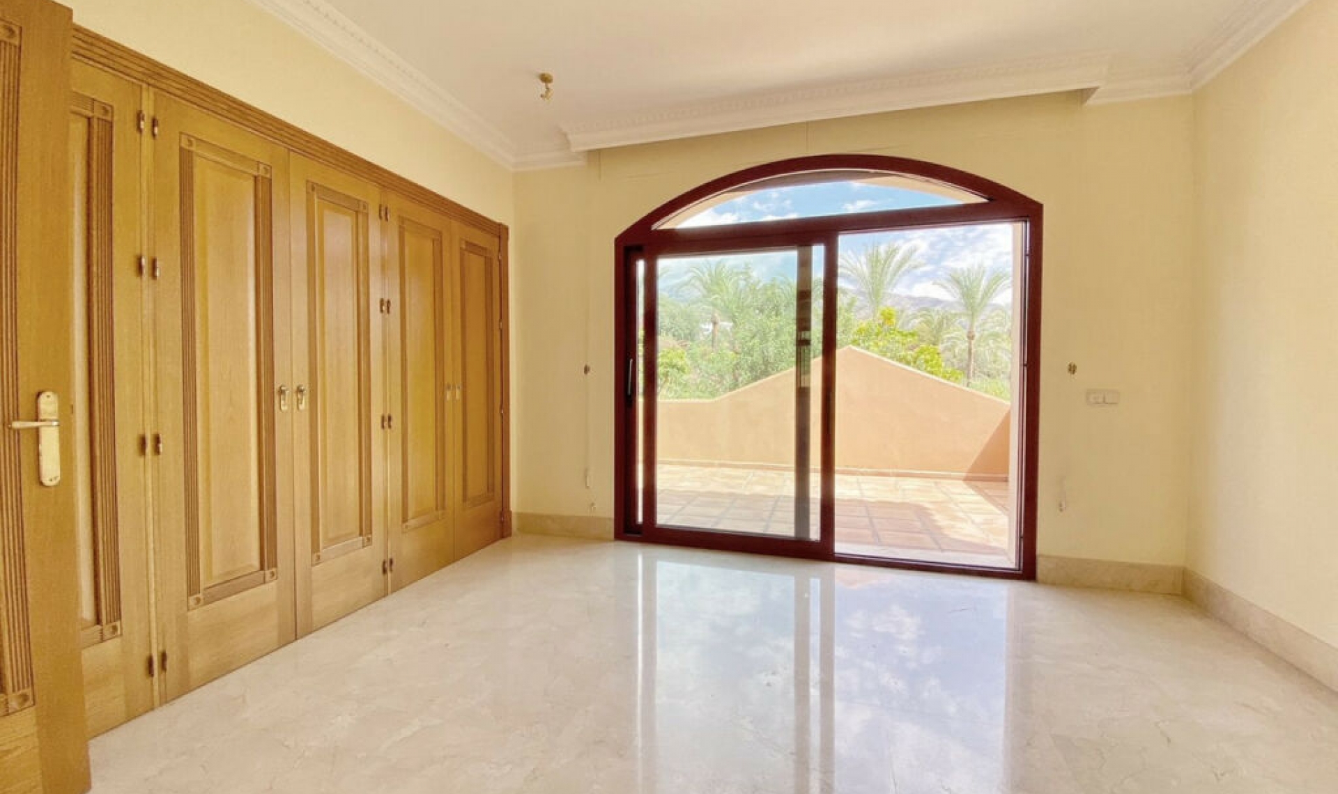 Resale - House -
Sierra Blanca