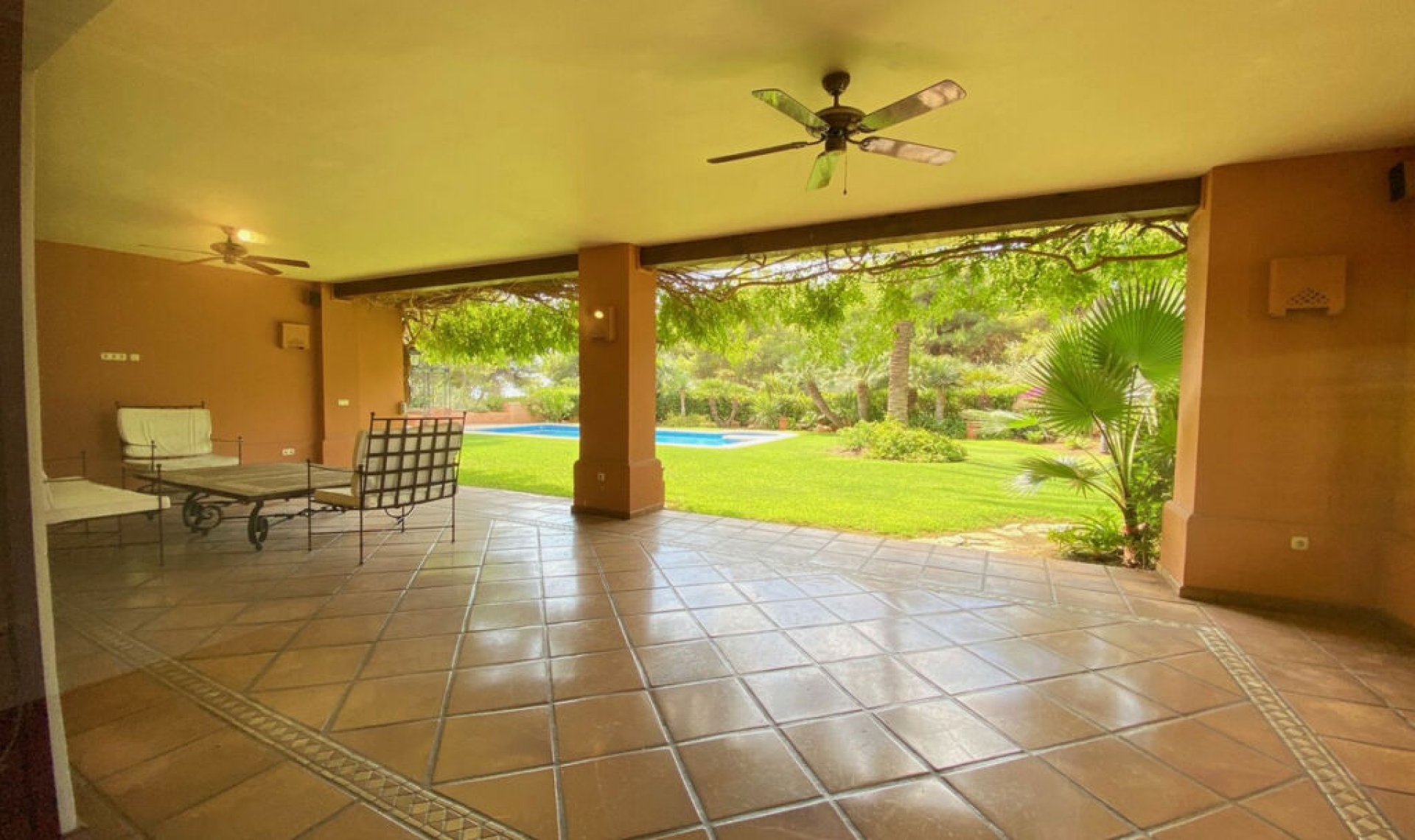 Resale - House -
Sierra Blanca
