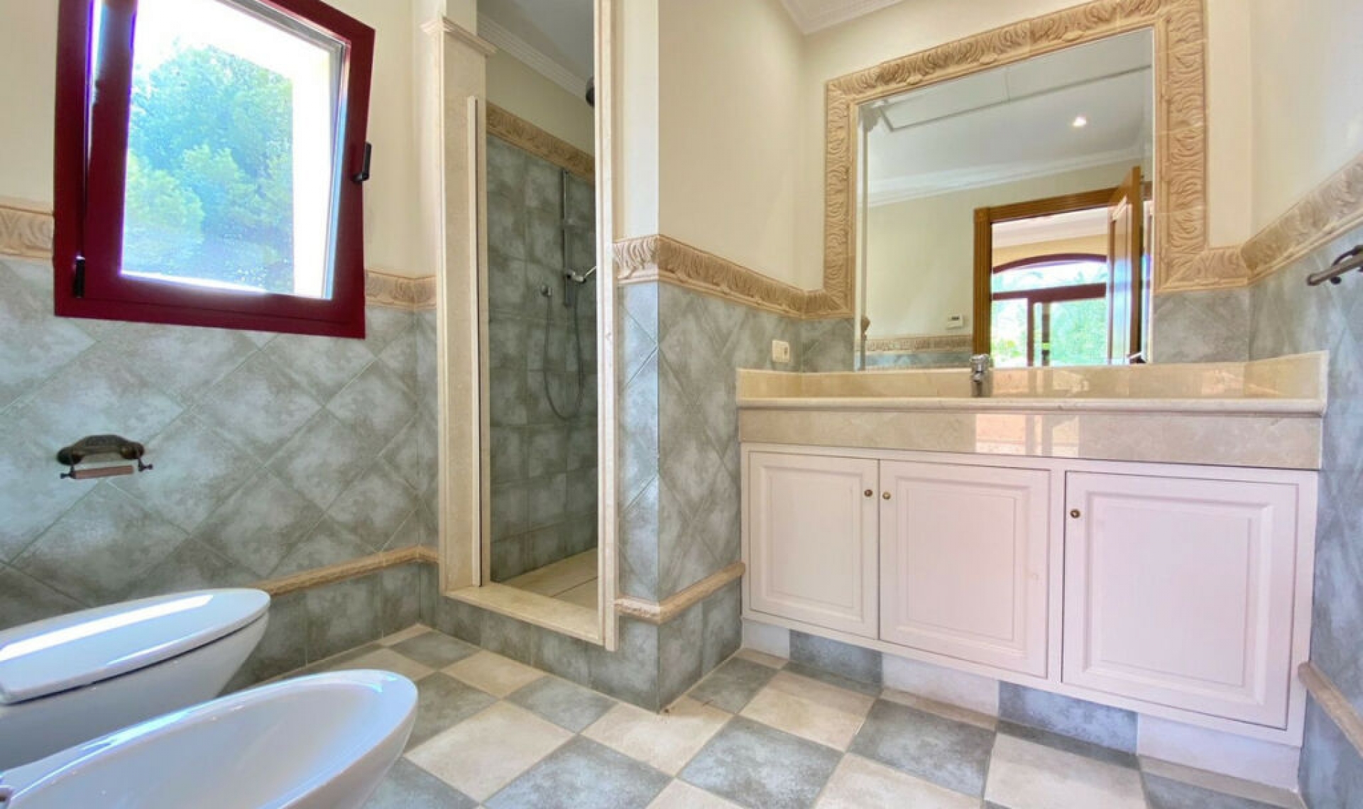 Resale - House -
Sierra Blanca