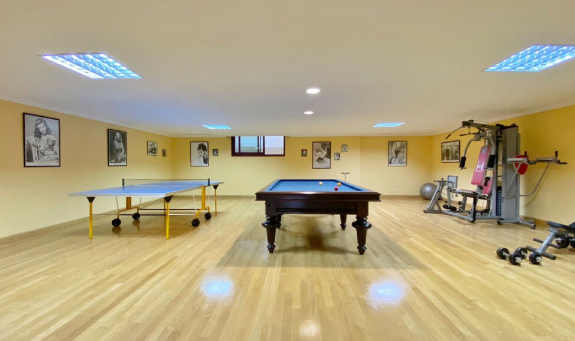 Resale - House -
Sierra Blanca