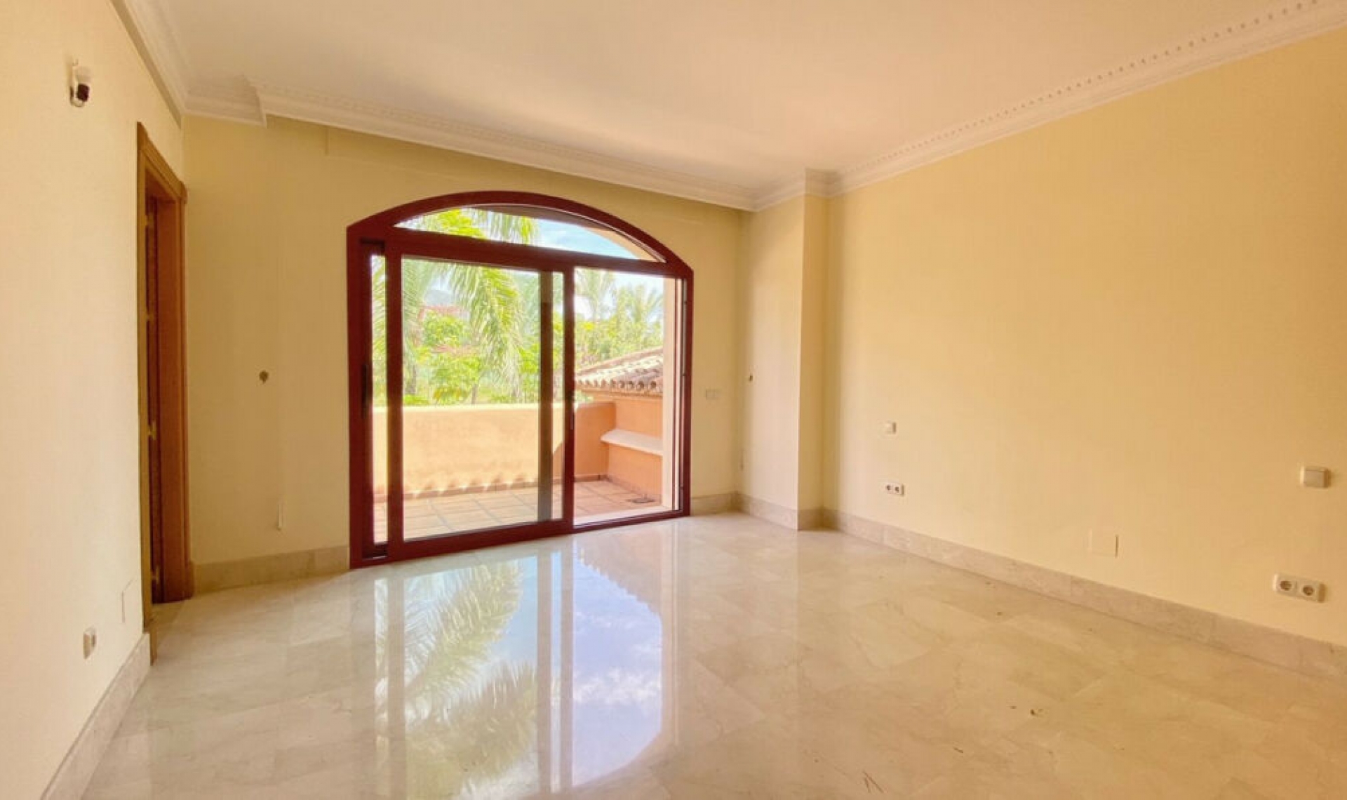 Resale - House -
Sierra Blanca