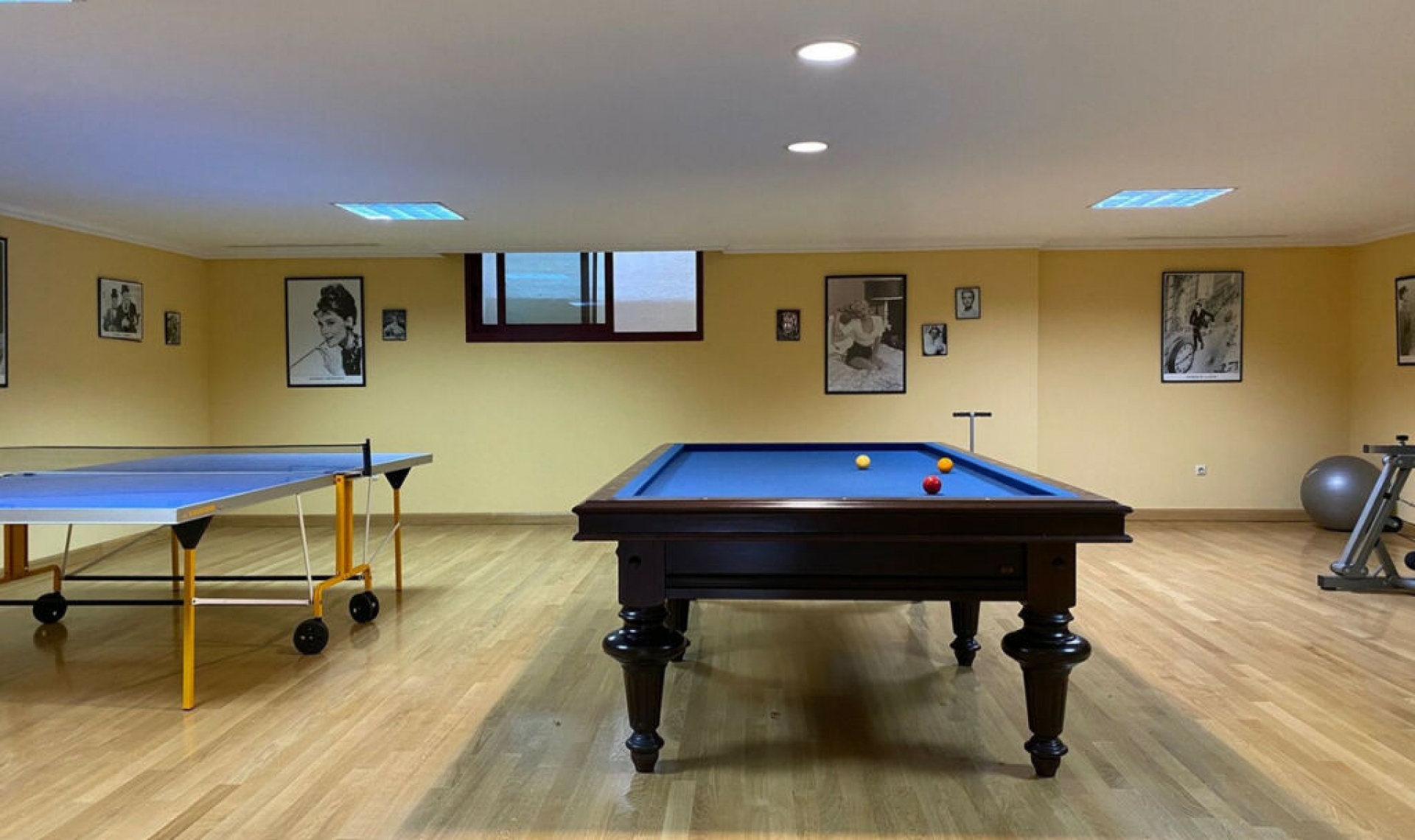 Resale - House -
Sierra Blanca