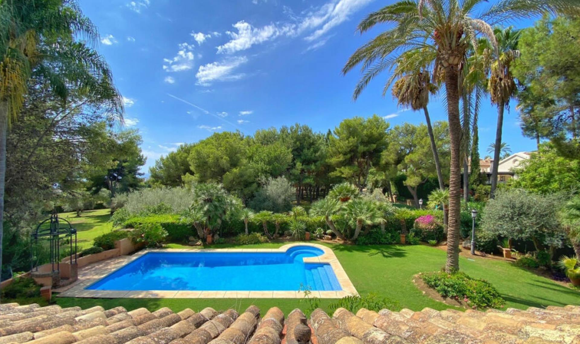 Resale - House -
Sierra Blanca