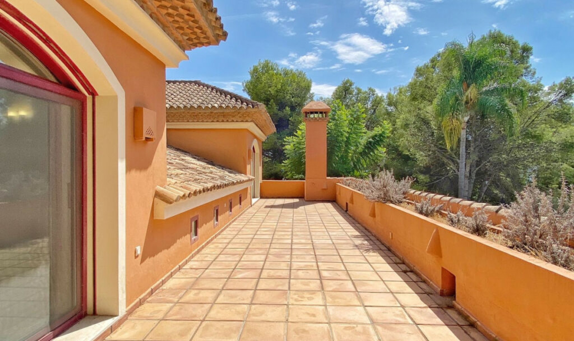 Resale - House -
Sierra Blanca