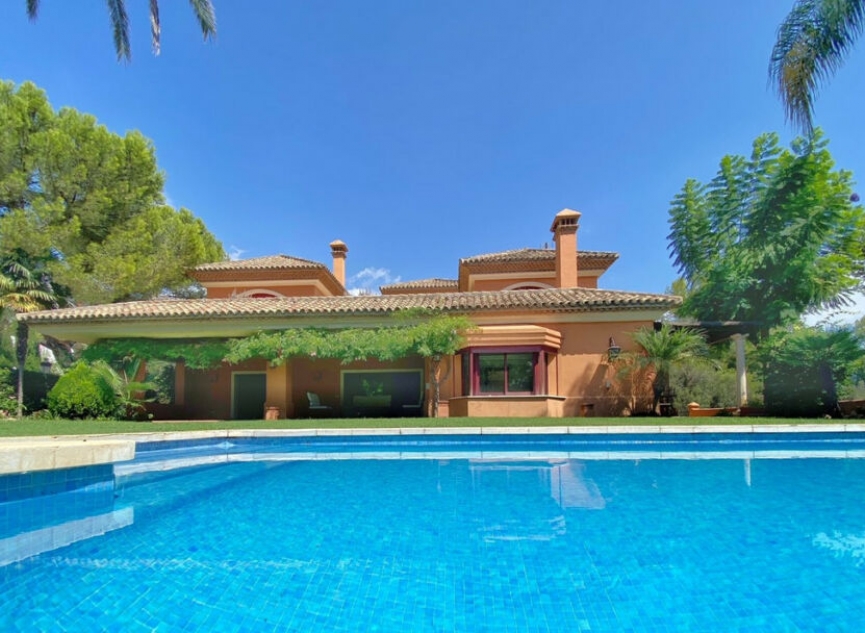 Resale - House -
Sierra Blanca