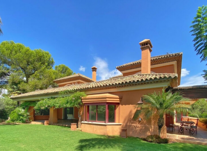 Resale - House -
Sierra Blanca