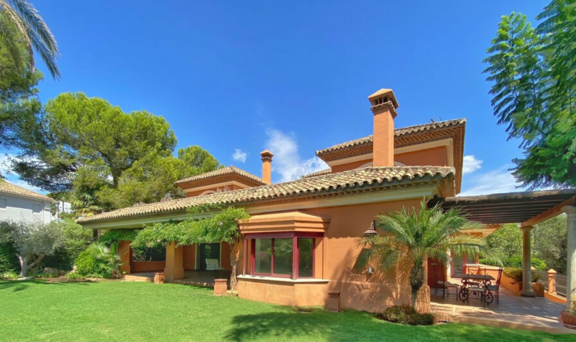 Resale - House -
Sierra Blanca
