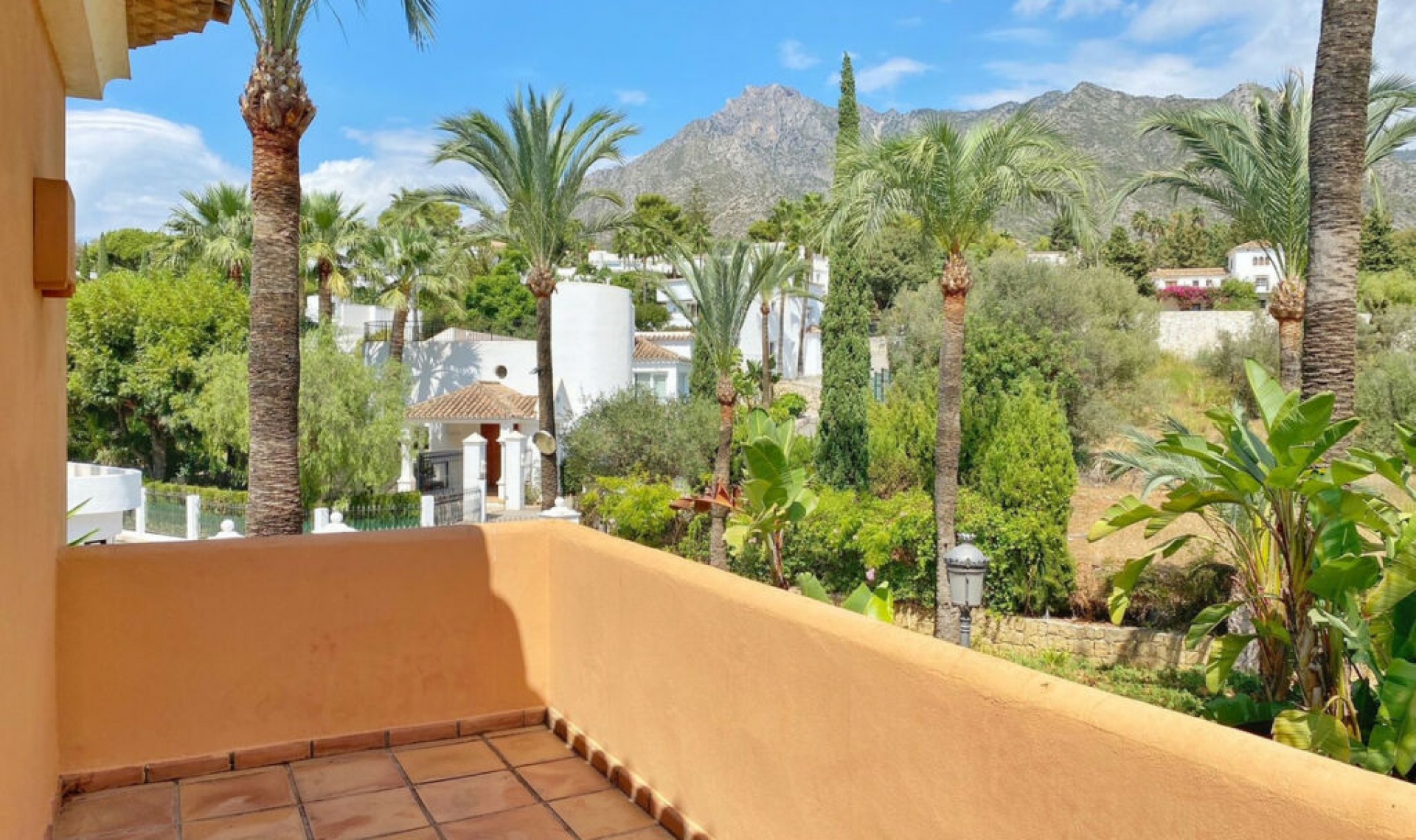 Resale - House -
Sierra Blanca