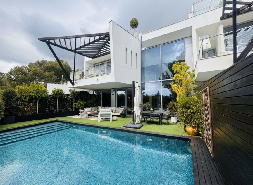 Resale - House -
Sierra Blanca