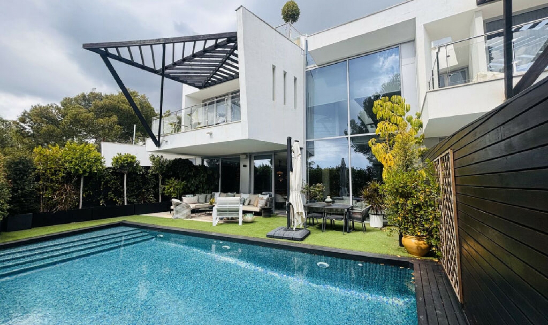 Resale - House -
Sierra Blanca