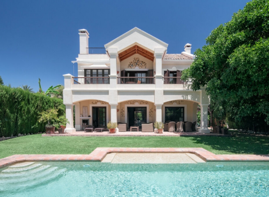 Resale - House -
Sierra Blanca