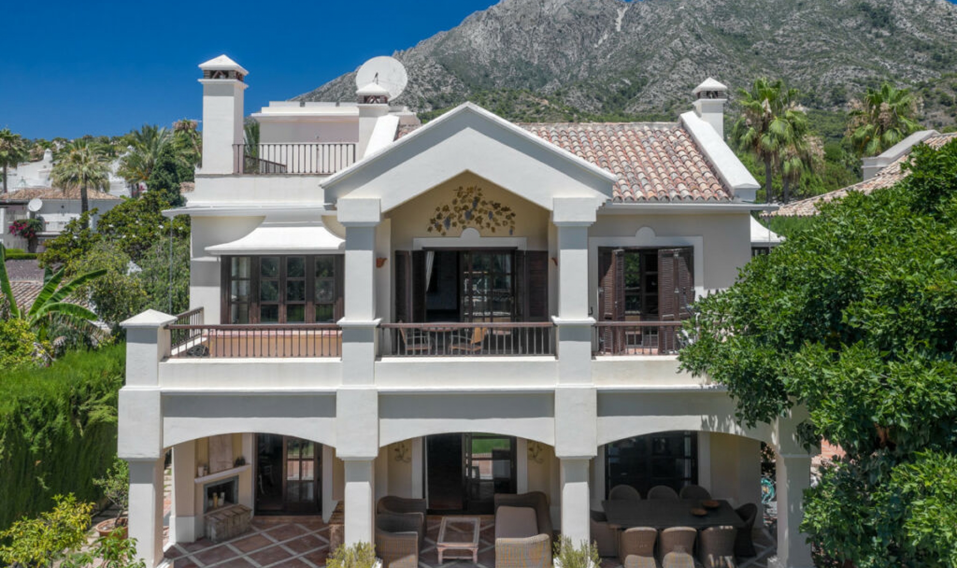 Resale - House -
Sierra Blanca