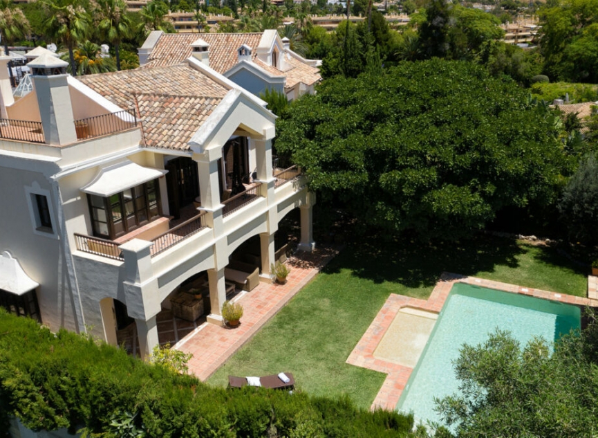 Resale - House -
Sierra Blanca