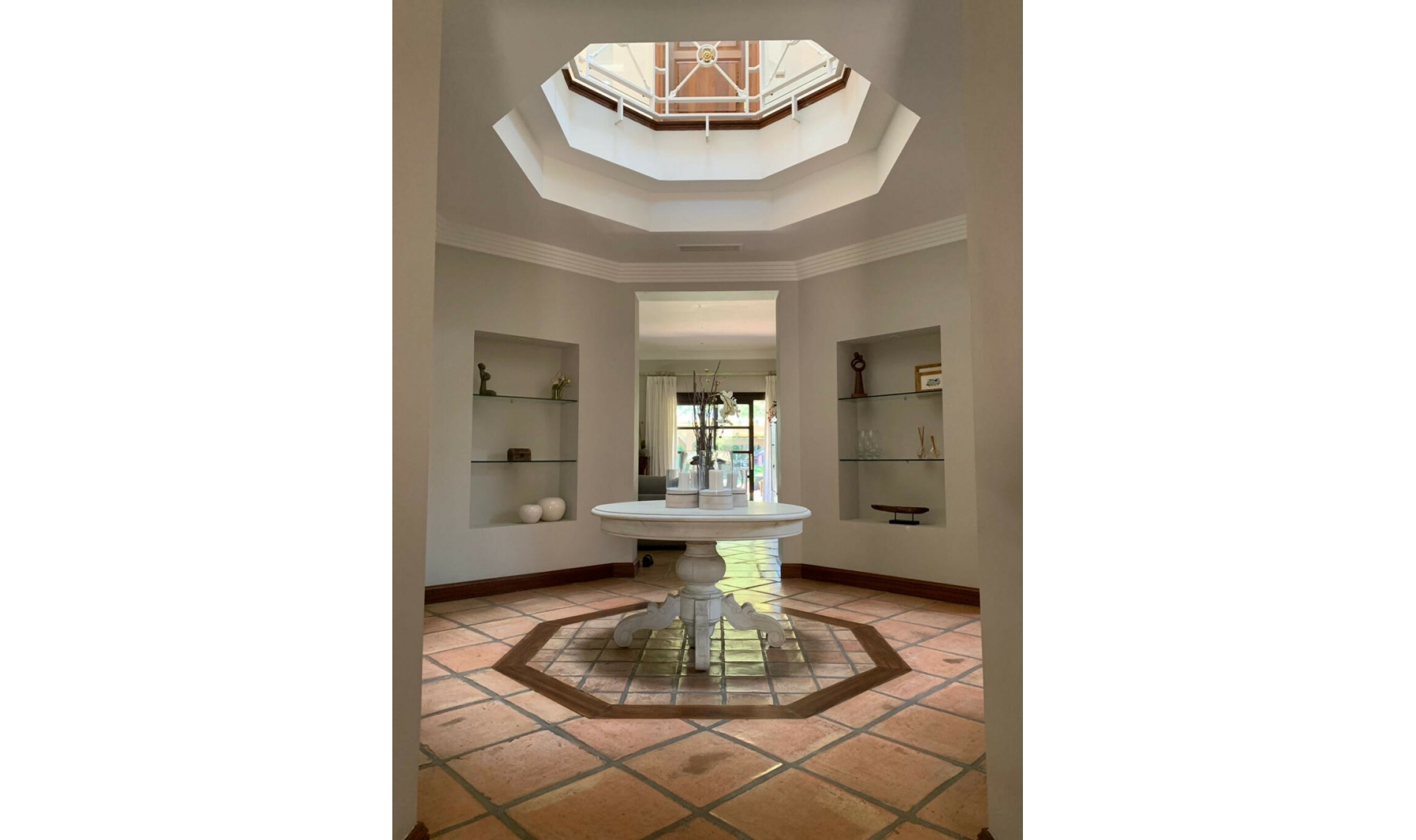 Resale - House -
Sierra Blanca