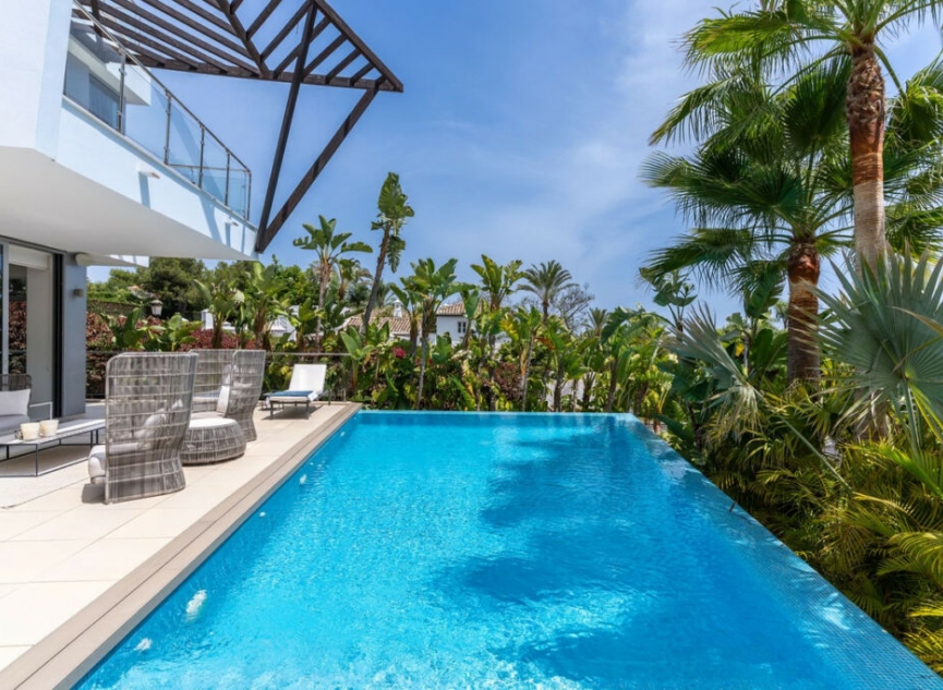 Resale - House -
Sierra Blanca