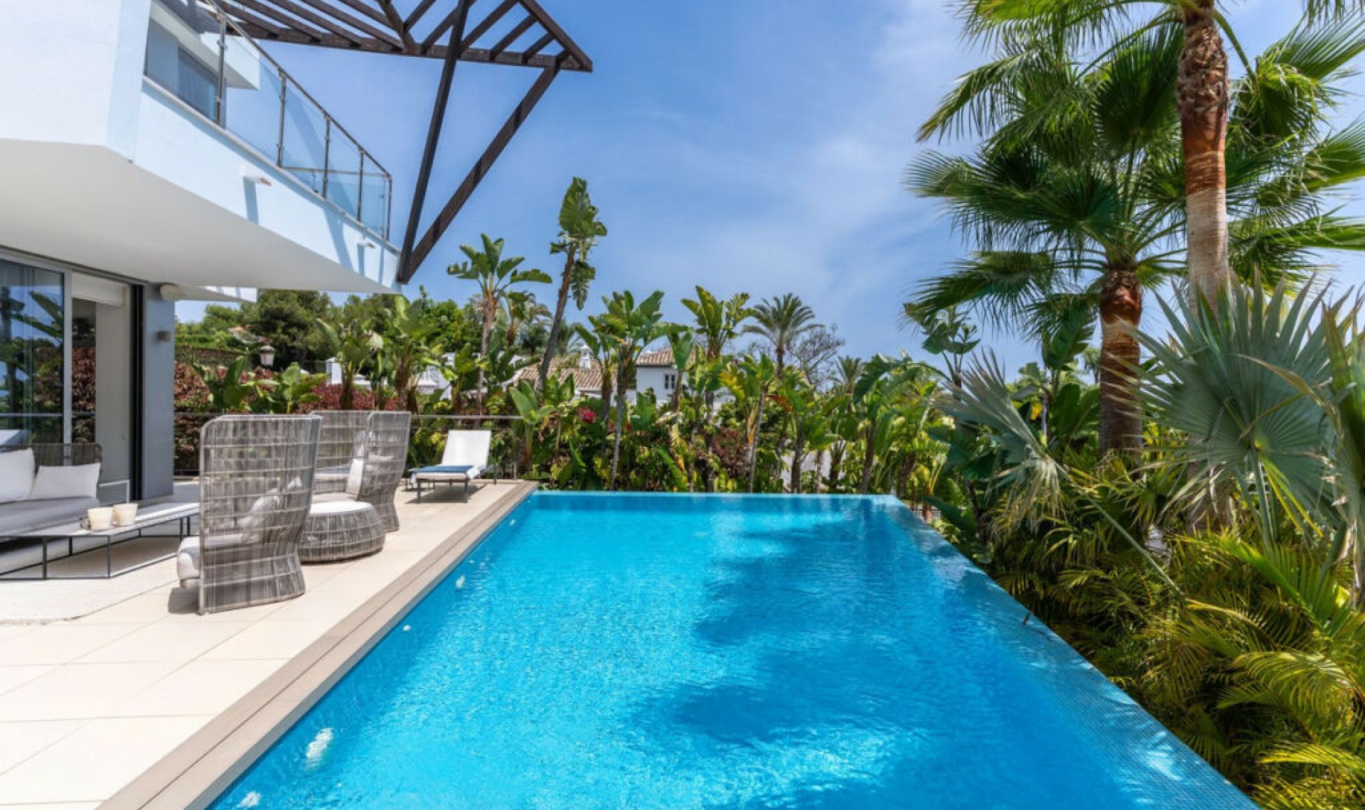 Resale - House -
Sierra Blanca